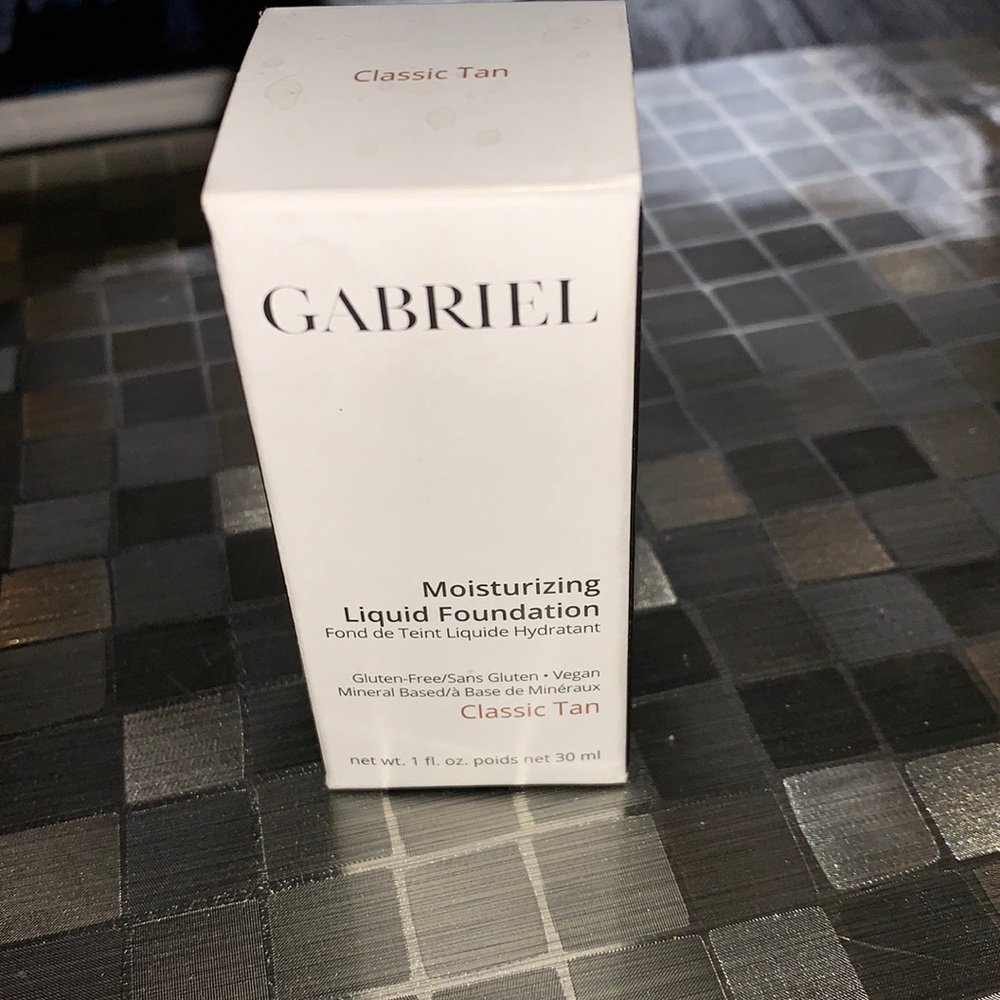 New! Gabriel Cometics Moisturizing Liquid Foundation - Classic Tan